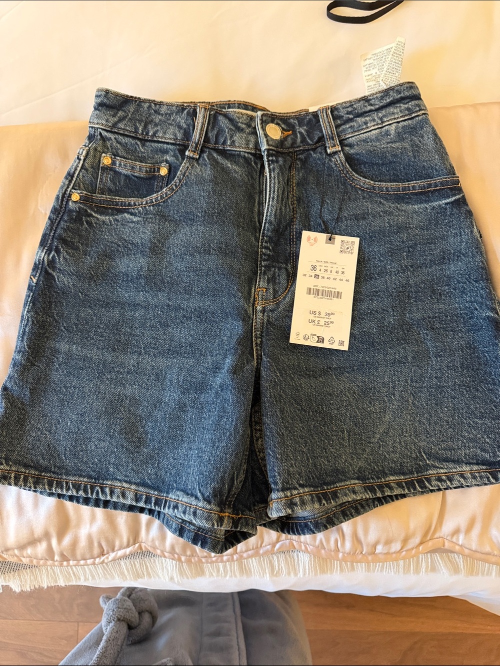 Zara size 36 mom short in blue denim
